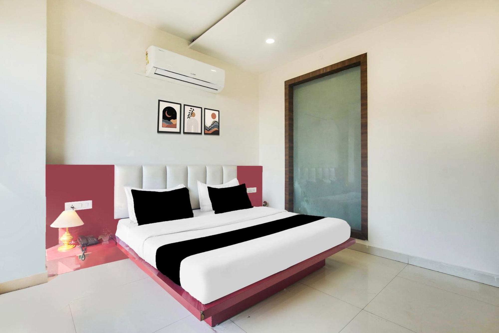 Hotel Super Collection O Near Railway Station 3*