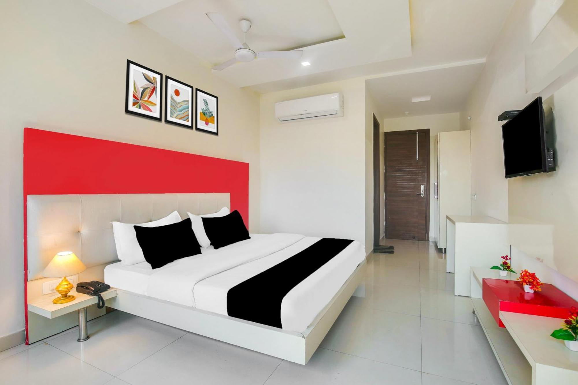 Super Collection O Near Railway Station Hotel