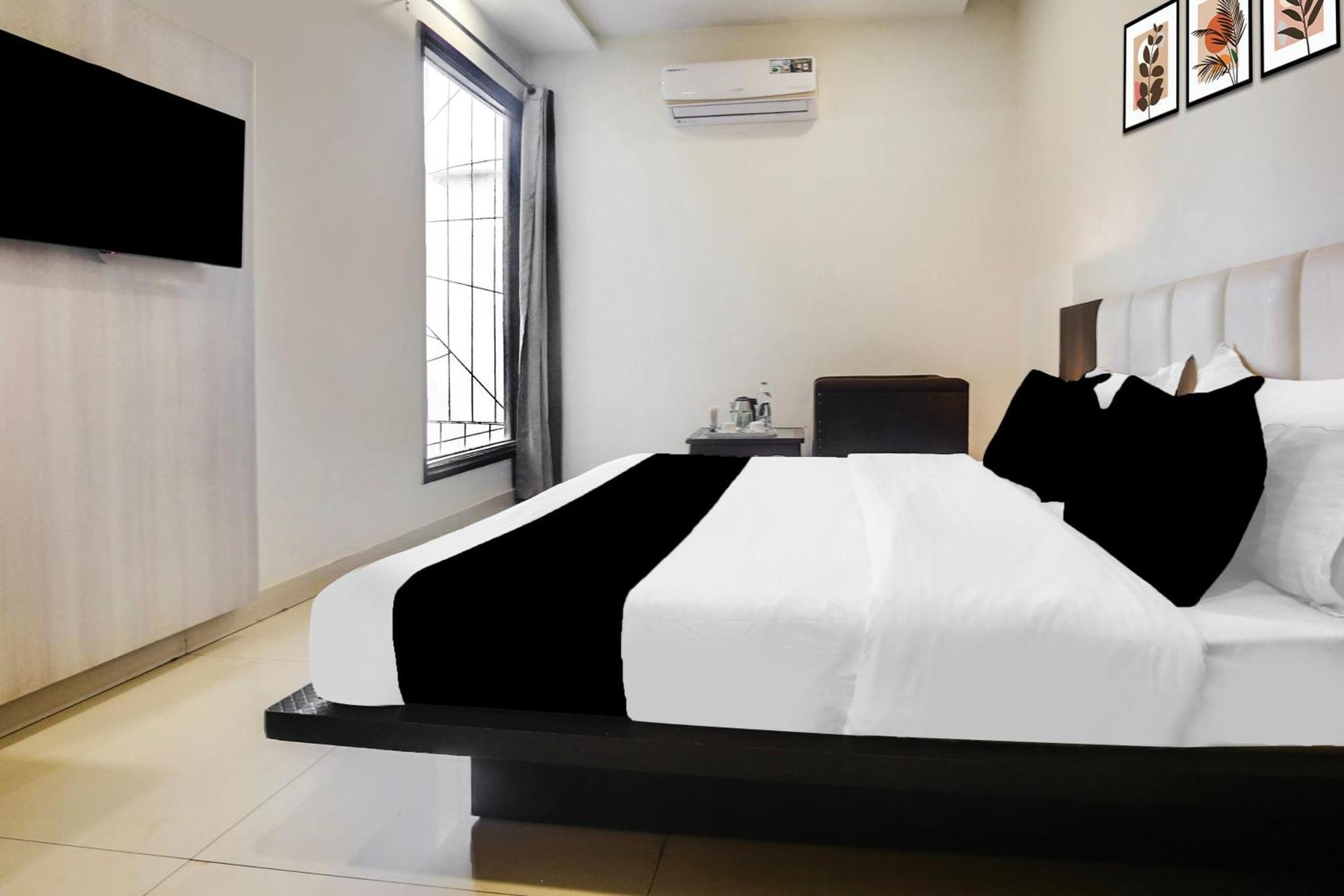 Hotel Super Collection O Near Railway Station 3*